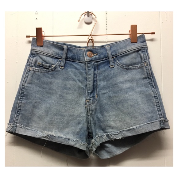 Hollister | High Rise Short-Short Light Wash EUC - Picture 5 of 8